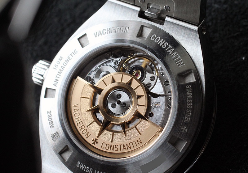 ヴァシュロンコンスタンタン- レディース オーヴァーシーズ スモールモデル ベゼルダイヤ | VACHERON CONSTANTIN | 2305V/100A-B170 | SS ブルー文字盤 自動巻き ブレスレット | 中古 |