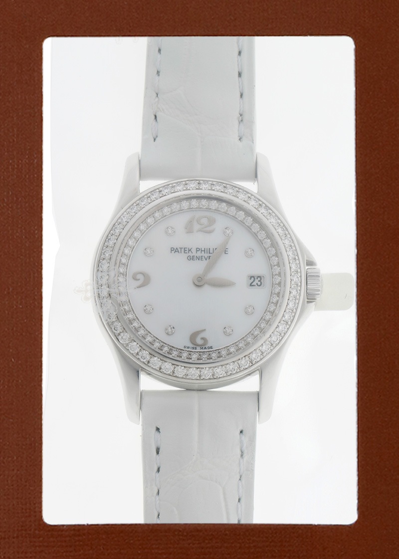 パテックフィリップ - カラトラバ ベゼルダイヤ | PATEK PHILIPPE | 4906/200G-001 | WG ホワイトシェル文字盤 クォーツ レザー | 中古