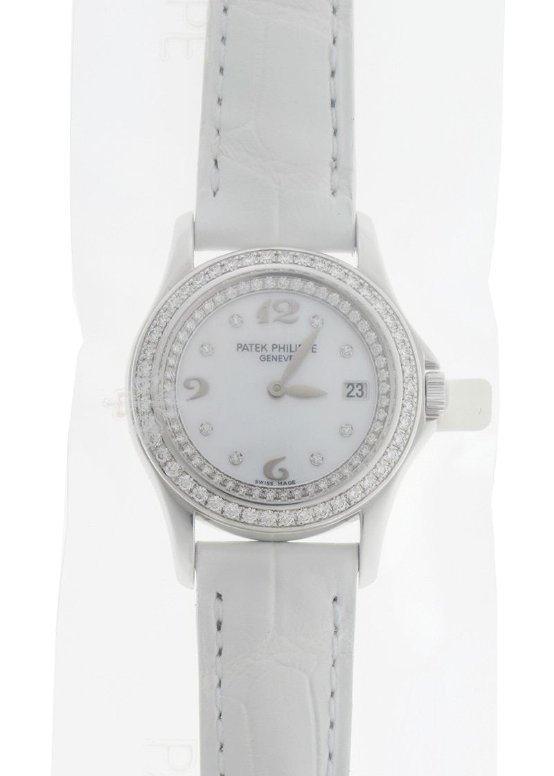 パテックフィリップ - カラトラバ ベゼルダイヤ | PATEK PHILIPPE | 4906/200G-001 | WG ホワイトシェル文字盤 クォーツ レザー | 中古