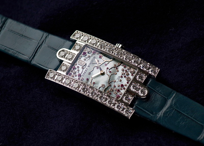ハリーウィンストン - レディース アヴェニュー クラシック チェリーブロッサム | HARRY WINSTON | AVEQHM21WW286 | WG シェル文字盤 クォーツ レザー |