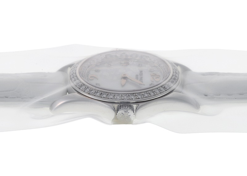 パテックフィリップ - カラトラバ ベゼルダイヤ | PATEK PHILIPPE | 4906/200G-001 | WG ホワイトシェル文字盤 クォーツ レザー | 中古