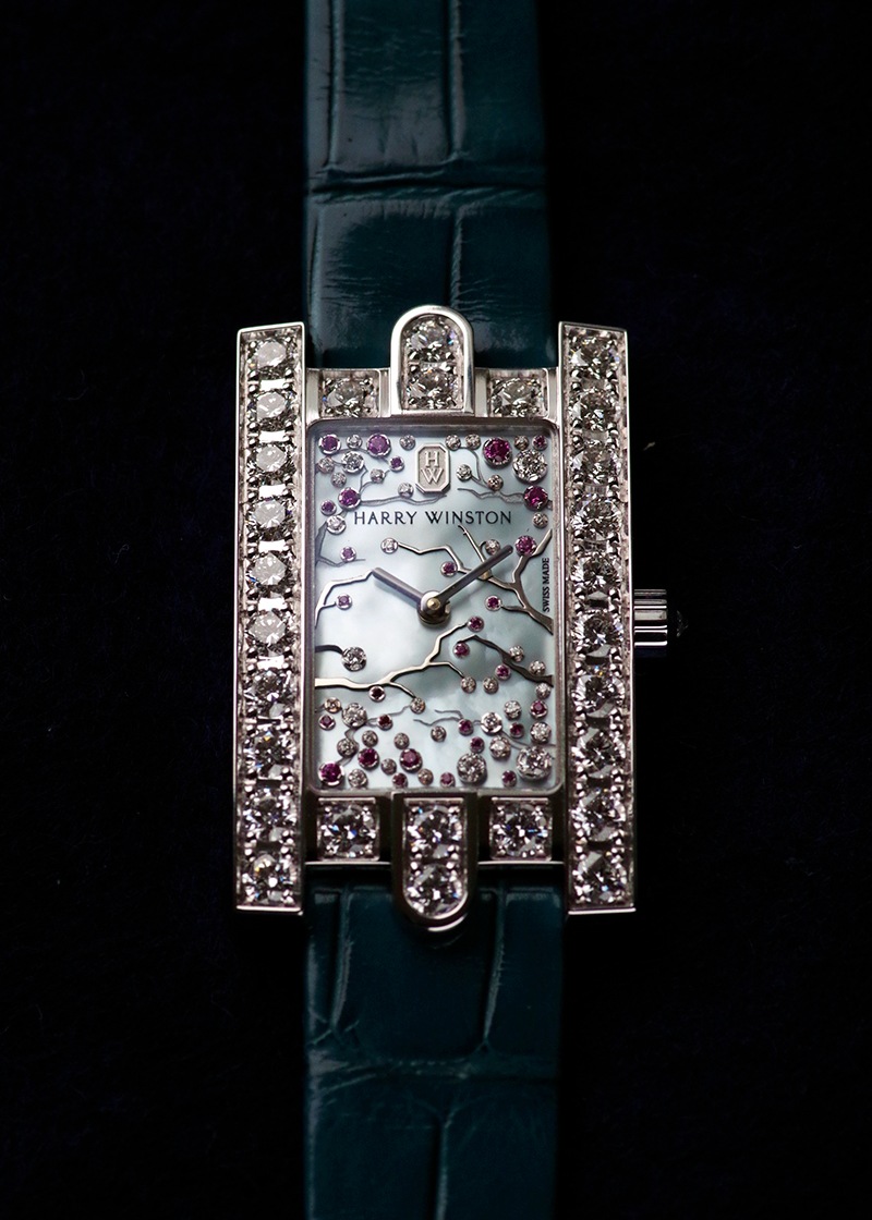 ハリーウィンストン - レディース アヴェニュー クラシック チェリーブロッサム | HARRY WINSTON | AVEQHM21WW286 | WG シェル文字盤 クォーツ レザー |