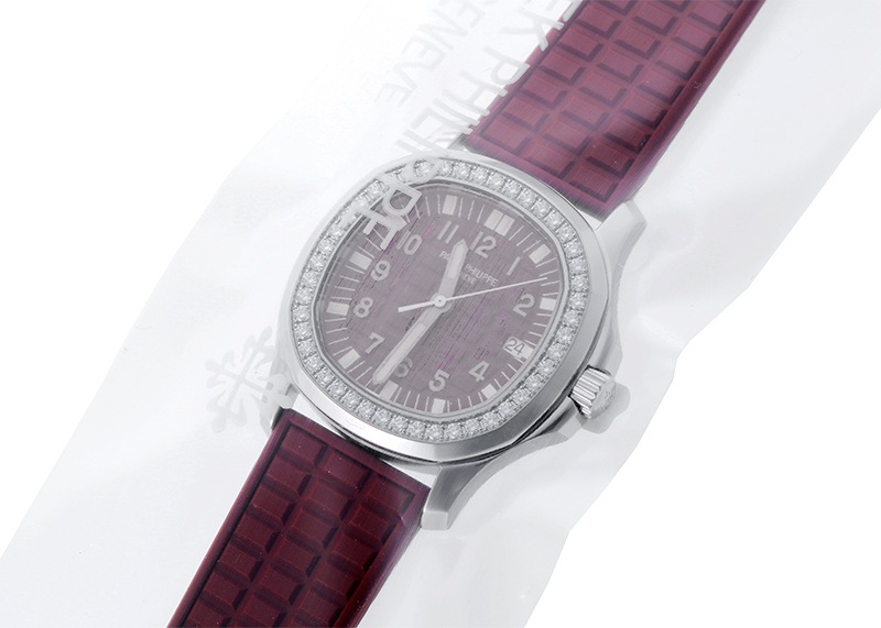 パテックフィリップ - アクアノート ルーチェ | PATEK PHILIPPE | 5067A-010 | SS ボルドー文字盤 クォーツ ラバー | レストア | 中古