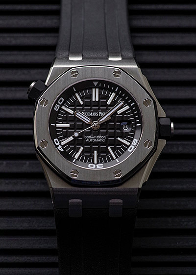 オーデマピゲ - ロイヤルオーク オフショア ダイバー | AUDEMARS PIGUET | 15710ST.OO.A002CA.01 | SS 黒文字盤 自動巻き ラバー | 中古 |
