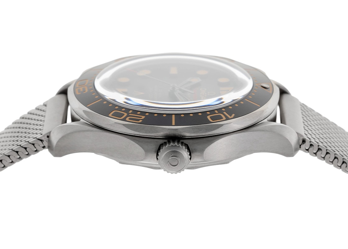 オメガ - シーマスター ダイバー 300M コーアクシャル クロノメーター 007エディション | OMEGA | 210.90.42.20.01.001 | TI ブラウン文字盤 自動巻き ブレスレット | 中古