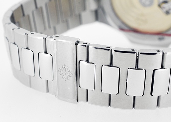 パテックフィリップ - ノーチラス トラベルタイム クロノグラフ | PATEK PHILIPPE | 5990/1A-001 | SS 黒文字盤 自動巻き ブレスレット | 中古 |