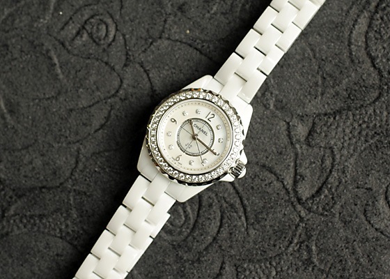 シャネル - レディース J12 ベゼルダイヤモンド | CHANEL | H2572 | 29mm CE 白シェル文字盤/8Pダイヤモンド クォーツ ブレスレット
