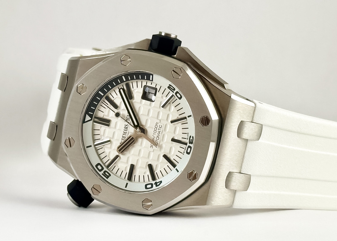 オーデマピゲ - ロイヤルオーク オフショアダイバー | AUDEMARS PIGUET | 15710ST.OO.A002CA.02 | SS 白文字盤 自動巻き ラバー | 委託品 | 中古