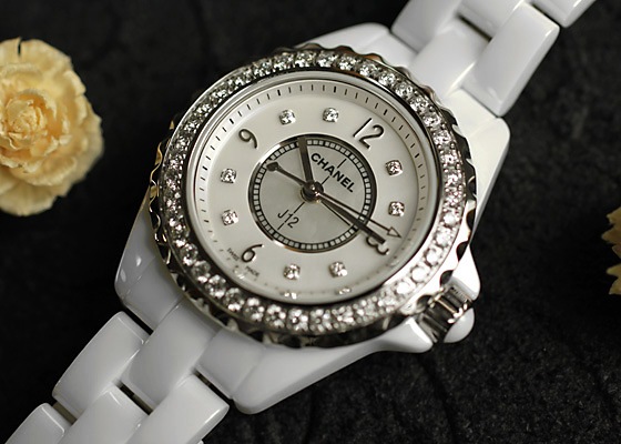 シャネル - レディース J12 ベゼルダイヤモンド | CHANEL | H2572 | 29mm CE 白シェル文字盤/8Pダイヤモンド クォーツ ブレスレット
