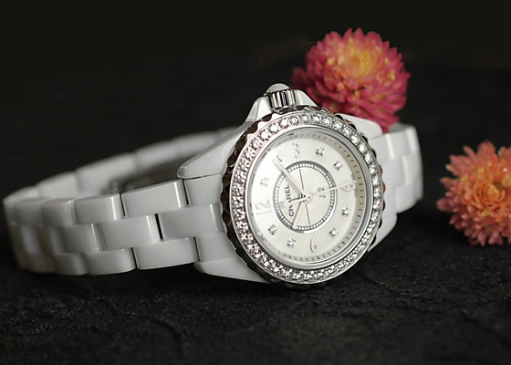 シャネル - レディース J12 ベゼルダイヤモンド | CHANEL | H2572 | 29mm CE 白シェル文字盤/8Pダイヤモンド クォーツ ブレスレット